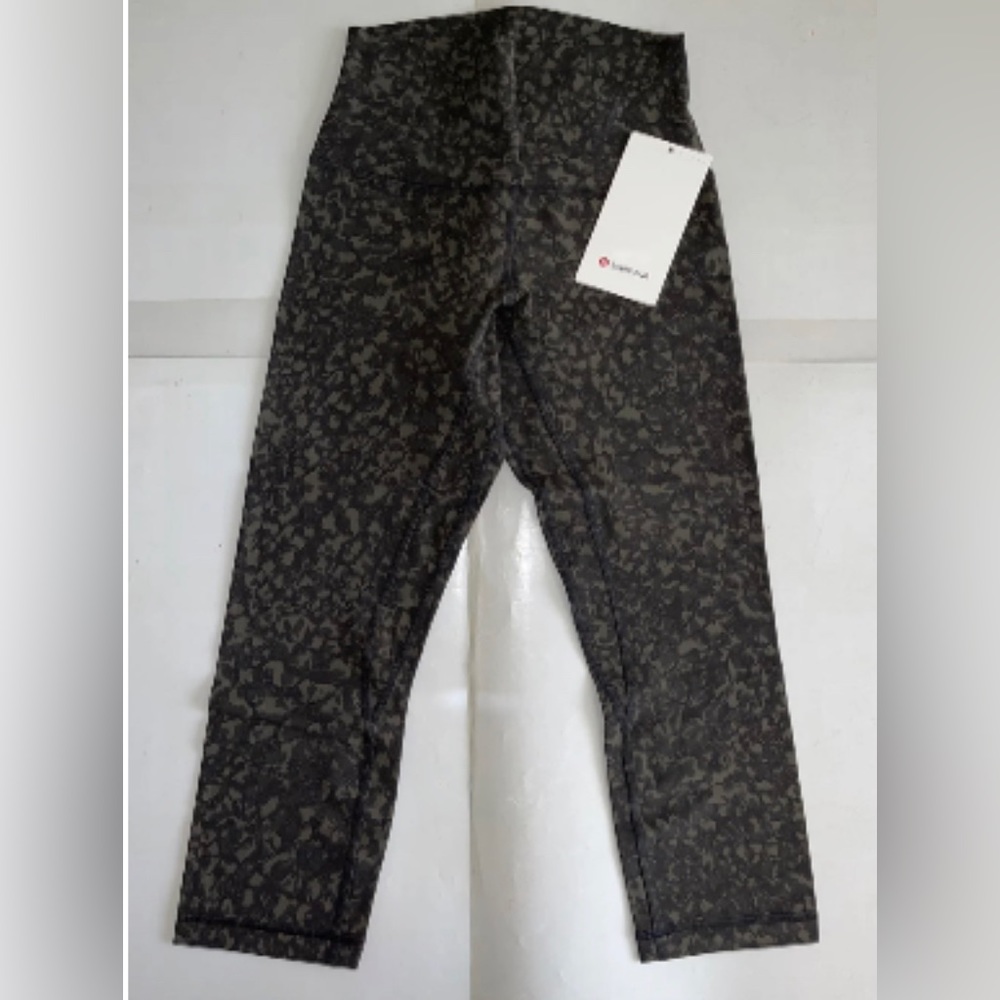 NWT lululemon align HR crop 21”